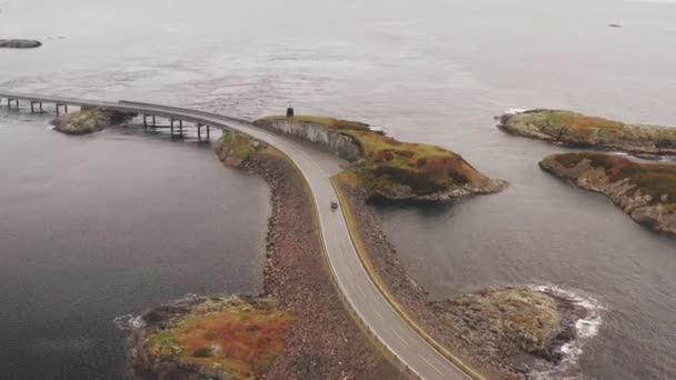 Atlantic Ocean Road Circondata Dal Mare Norvegese Dalle Isole Rocciose — Video Stock