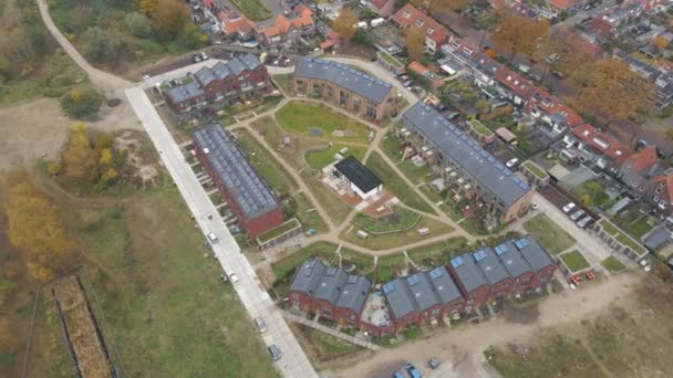 Alto Ângulo Aéreo Novo Bairro Suburbano Com Painéis Solares Telhado — Vídeo de Stock