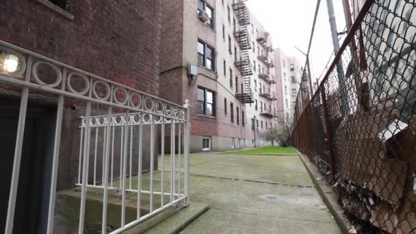 美利坚合众国布鲁克林被遗弃的后院 纽约街区 — 图库视频影像