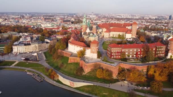 Castillo Real Wawel Antena Otoño Sobre Río Vístula Cracovia Día — Vídeos de Stock