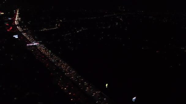 空中无人驾驶飞机发射的重型交通夜间高速公路 — 图库视频影像