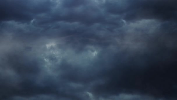 4K雷雨 在漆黑的天空中掠过 — 图库视频影像