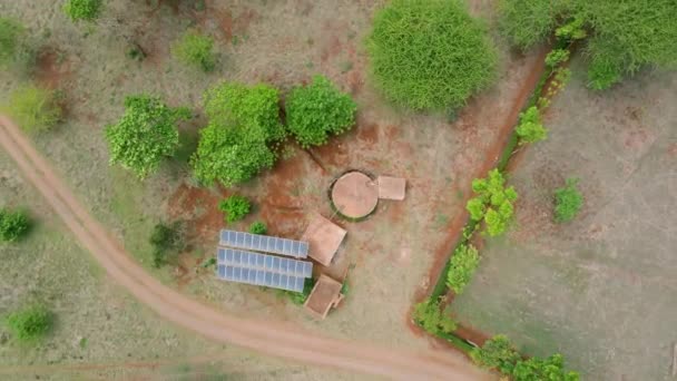Vista Aérea Drone Painéis Solares Grandes Uma Fazenda Solar Por — Vídeo de Stock