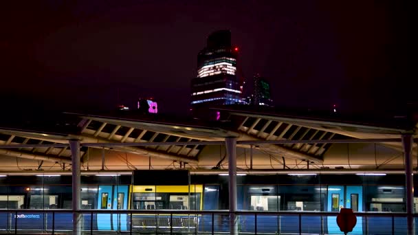 Utsikt Mot Minnesdagen Blomma City London Över Blackfriars Bridge Storbritannien — Stockvideo