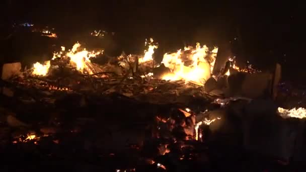 산불이 거리에 불이났다 — 비디오