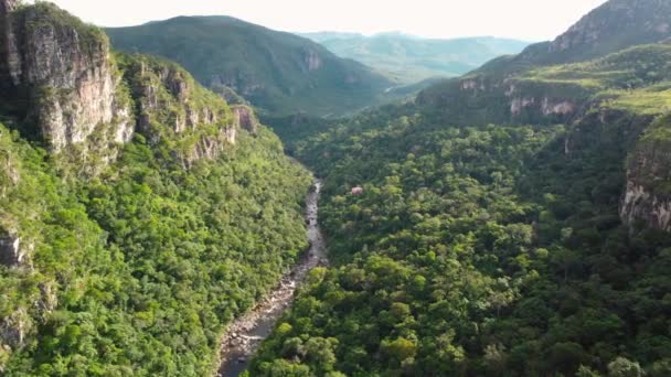 Prachtige Weelderige Canyons Ongerept Inheems Bos Zwarte Rivier Veadeiros Brazilië — Stockvideo