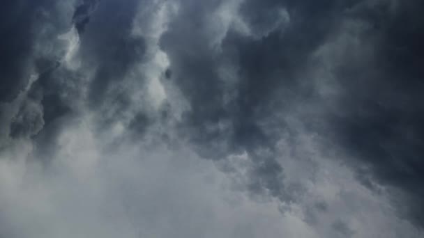 Gewitter Kumulonimbuswolken Bewegen Sich Dunklen Himmel — Stockvideo