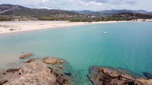 Τέλεια Εικόνα Βιβλίο Παραλία Στη Νότια Σαρδηνία Chia Βράχους Τυρκουάζ — Αρχείο Βίντεο