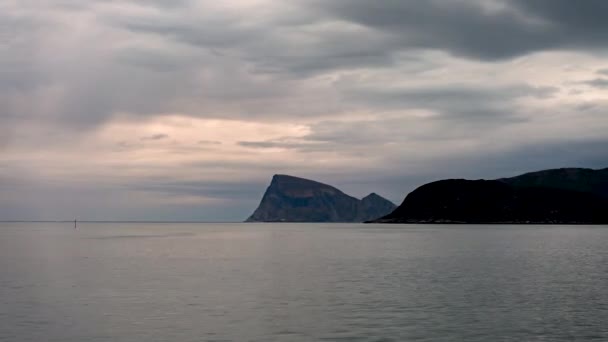 Tijdsverloop Van Het Beroemde Eiland Haaja Noorwegen Dramatische Wolkenbewegingen — Stockvideo