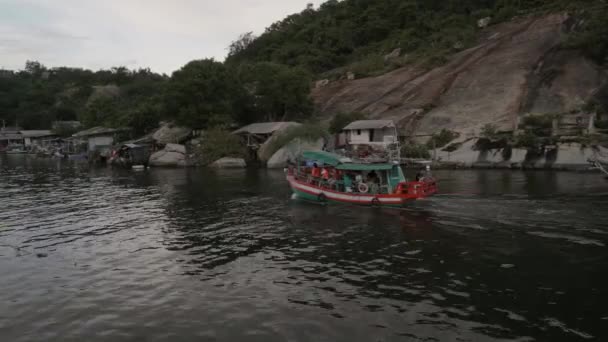 Barco Cheio Turistas Entrando Marina Khao Takiab Depois Emocionante Passeio — Vídeo de Stock