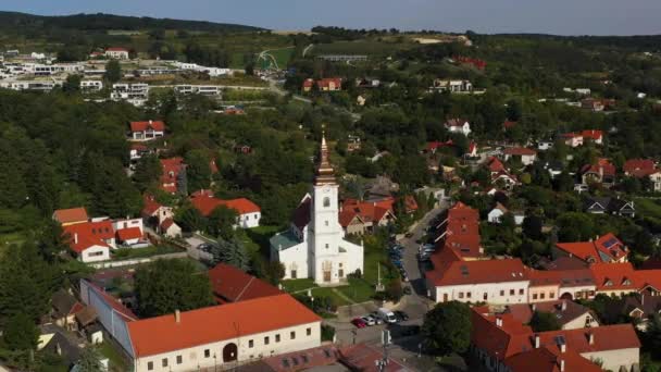 Rotierendes Drohnenbild Der Dreifaltigkeitskirche Svt Jur Oder George Bratislava — Stockvideo
