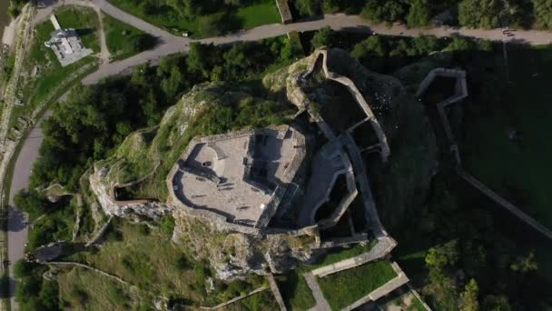 ブラチスラバ スロバキアのHrad Devin城のトップビューまたは下向きの角度 — ストック動画