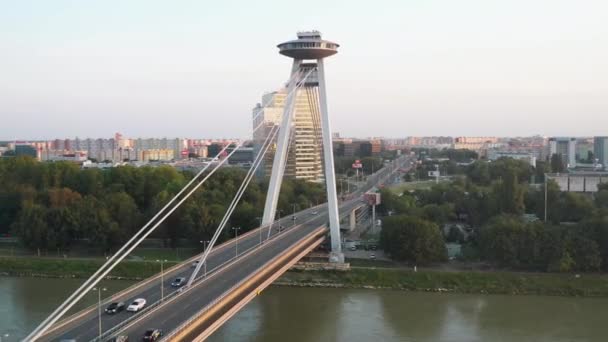 Drone Rotativo Cinematográfico Ponte Revolta Nacional Eslovaca Bratislava Eslováquia — Vídeo de Stock