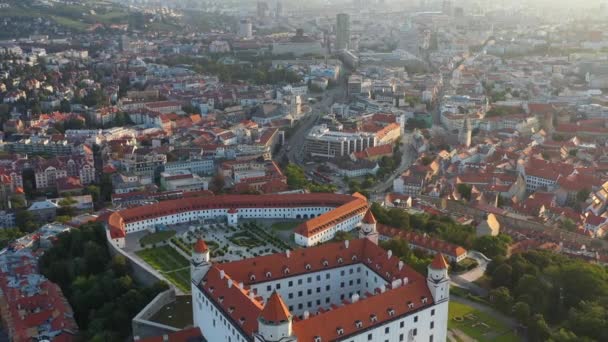 Bratislava Slovakya Daki Bratislava Kalesi Nin Geniş Kapsamlı Sinematik Drone — Stok video