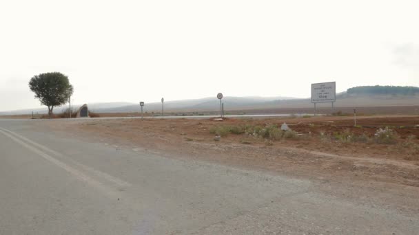 Static Shot Deset Empty View Warning Sign Dangerous Curves Road — Stock Video