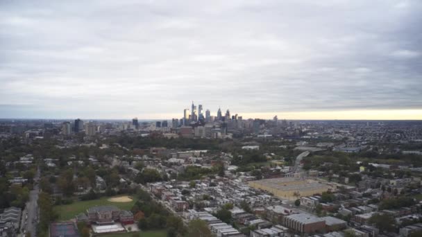 Downtown Philly Sobre Philly Sunrise — Vídeo de Stock