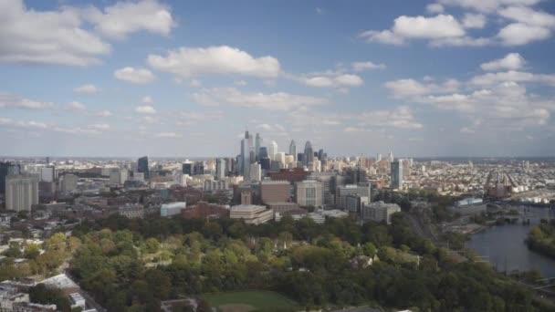 Tarde Lenta Nuvens Sobre Penn Drexler Downtown Philadelphia — Vídeo de Stock