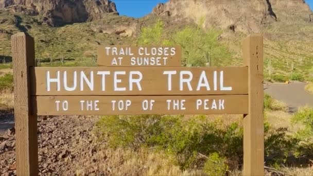 Κλείσιμο Του Hunter Trail Signpost Στο Picacho Peak Αριζόνα Ηνωμένες — Αρχείο Βίντεο