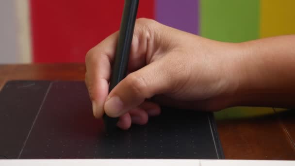 Die Hand Eines Illustrators Mit Einem Stift Oder Stift Zum — Stockvideo