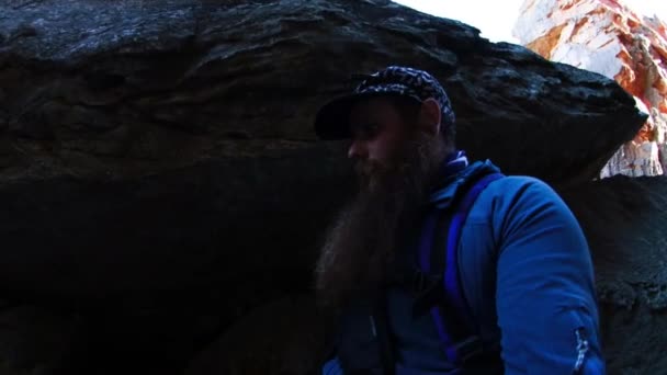 Pov Che Cammino Attraverso Crepe Una Montagna Sud Africa — Video Stock