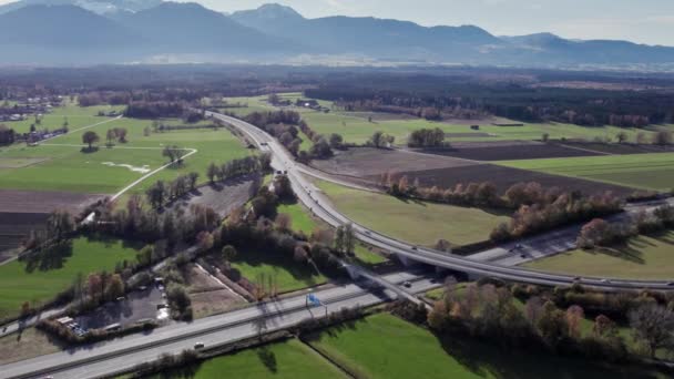 Drone Aéreo Tiro Uma Estrada Sul Alemanha Voando Direção Uma — Vídeo de Stock