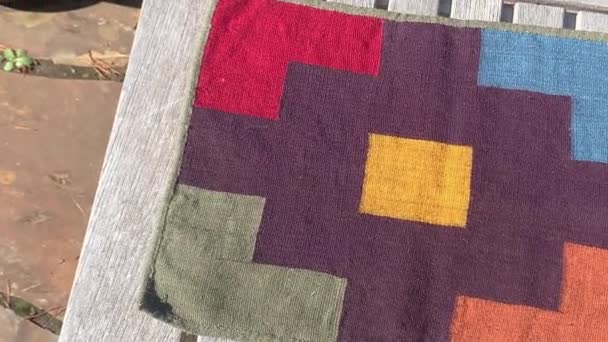 Винтажный Перуанский Ручной Тканый Текстиль Традиционно Изготовленный Жителями Деревни Чинчеро — стоковое видео