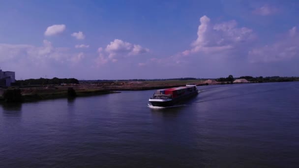 Sianto Vrachtschip Navigatie Langs Oude Maas Luchtcirkel Dolly — Stockvideo