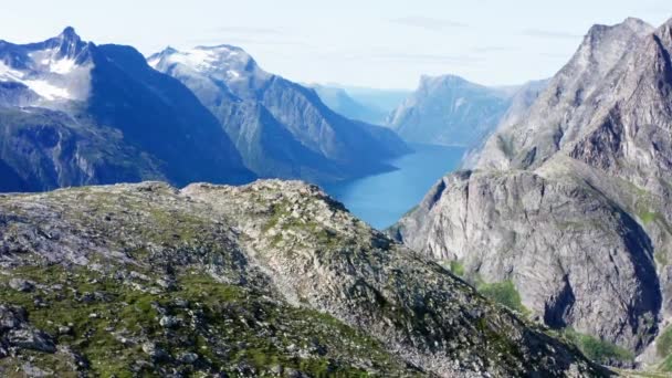 Szczyt Góry Katthammaren Wąskie Jezioro Eikesdalsvatnet Więcej Romsdal Norwegia Antena — Wideo stockowe