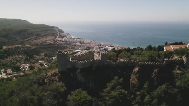 Kasteel Van Moren Ommuurd Middeleeuws Fort Een Heuvel Van Sesimbra — Stockvideo