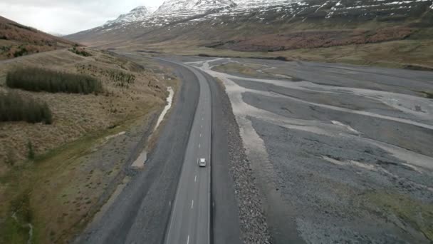 Aerial Tracking Shot Car Driving Iceland Highway River Valley Mountains — Stock Video