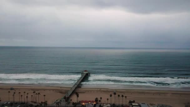 Prachtig Weids Luchtlandschap Van Manhattan Beach Pier Bij Stormachtig Weer — Stockvideo