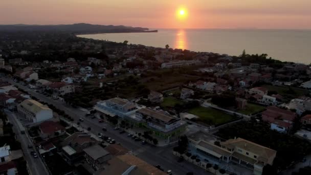 Drone Vista Ttraditional Aldeia Acharavi Norte Corfu Grécia Com Pôr — Vídeo de Stock