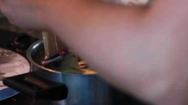 Derreter Misturar Manteiga Chocolate Uma Panela Roubar Fogão — Vídeo de Stock