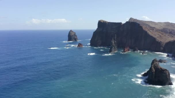 Küstenfelsen Von Ponta Rosto Landschaft Der Insel Madeira Portugal Drohnenschuss — Stockvideo