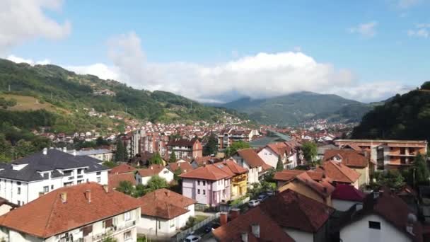 Sırbistan Sunny Ivanjica Cityscape Kentindeki Uçan Evler Apartman Binaları Drone — Stok video