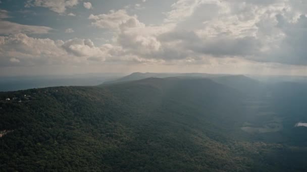 Powietrzny Hiperlapse Mountain Lookout Kierunku Covenant College — Wideo stockowe