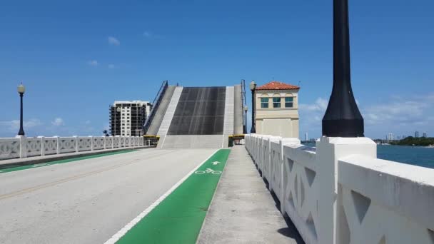 Miami Drawbridge Senkung Der Spannweiten Modern Bascule Bridge Schließung Waterway — Stockvideo