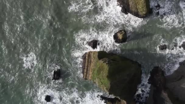 Top Aerial View Sea Waves Breaking Cliffs Ireland Coast Nohoval — Stockvideo