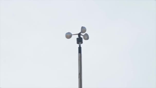 Air Measuring Device Anemometer Spinning Wind Meteorology — Stock Video