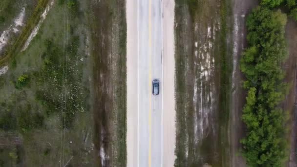 Véhicule Conduisant Sur Une Autoroute Été Traverse Chemin Fer — Video