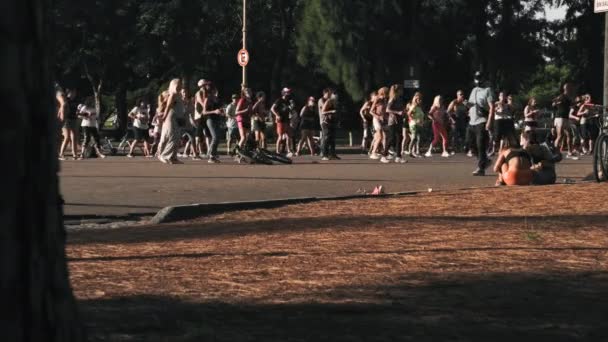 Tiro Estático Pessoas Tomando Aula Zumba Praça Livre Buenos Aires — Vídeo de Stock