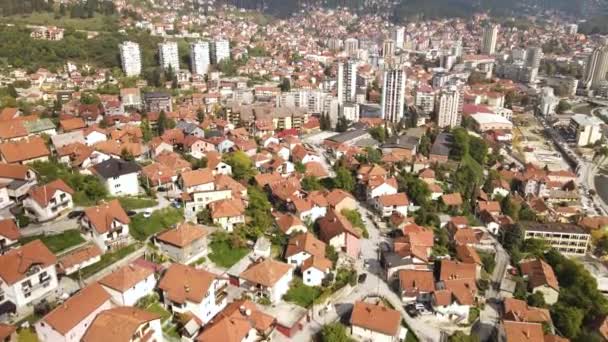 Uzice Cityscape Σερβία Αεροφωτογραφία Του Valley Town Την Ηλιόλουστη Μέρα — Αρχείο Βίντεο