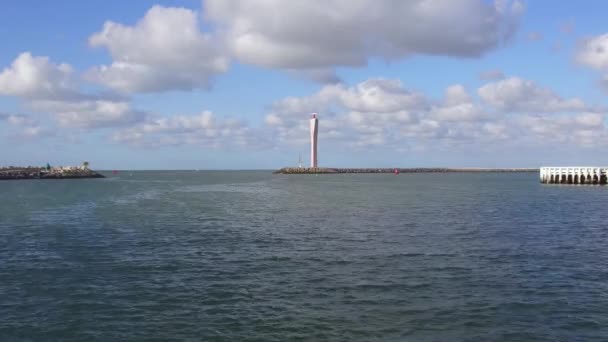 Ingang Van Haven Van Oostende Tussen Golfbrekers Aan Noordzeekust — Stockvideo