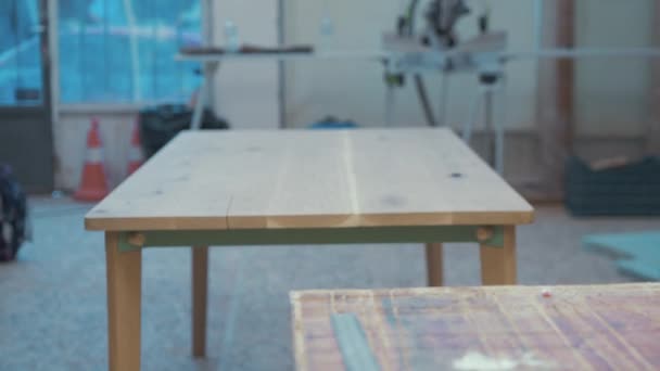 漂亮的定做的白橡木制餐桌 — 图库视频影像