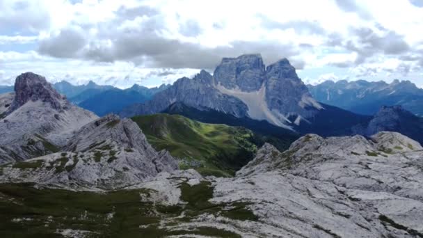 Cena Cinemática Das Montanhas Dolomitas Itália Tiro Aéreo — Vídeo de Stock