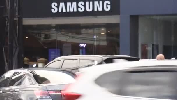 코레아에서 생산되는 인기있는 자동차 브랜드인 삼성은 인도네시아 발리의 덴파사르에 2021 — 비디오