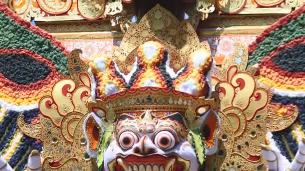 2021年10月8日 インドネシア バリのデンパサールにおいて ペダンダ ドウィヤ ヌンジュン プリサヌール家出身 のバリ ヒンズー教徒の儀式 ナーベン — ストック動画