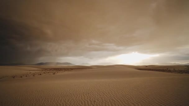 Pan Lento Destra Guardando Oltre Bellissimo Deserto Con Tramonto Sullo — Video Stock