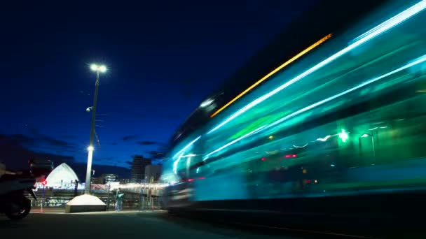Nocny Rozkład Jazdy Tramwaju Dworzec Saint Roch Montpellier Francja — Wideo stockowe
