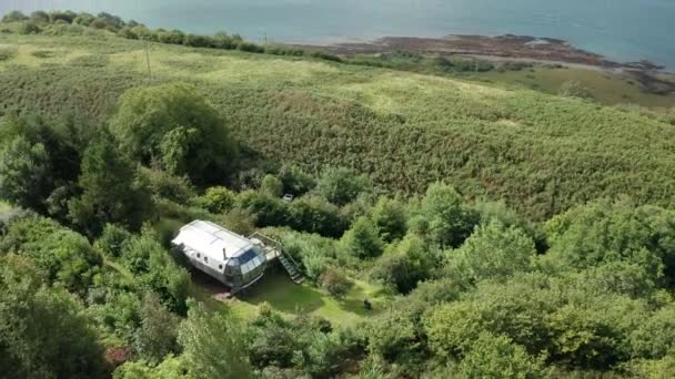 Aerial Reveal Ένα Σύγχρονο Σπίτι Απέναντι Από Mull Στη Σκωτία — Αρχείο Βίντεο